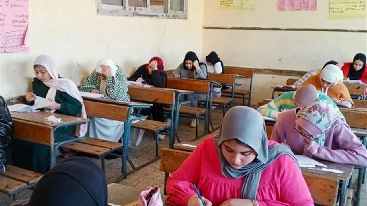 تباين كبير.. شكاوى لطلاب النقل بسبب اختلاف نماذج امتحانات الفصل الدراسي الحالي